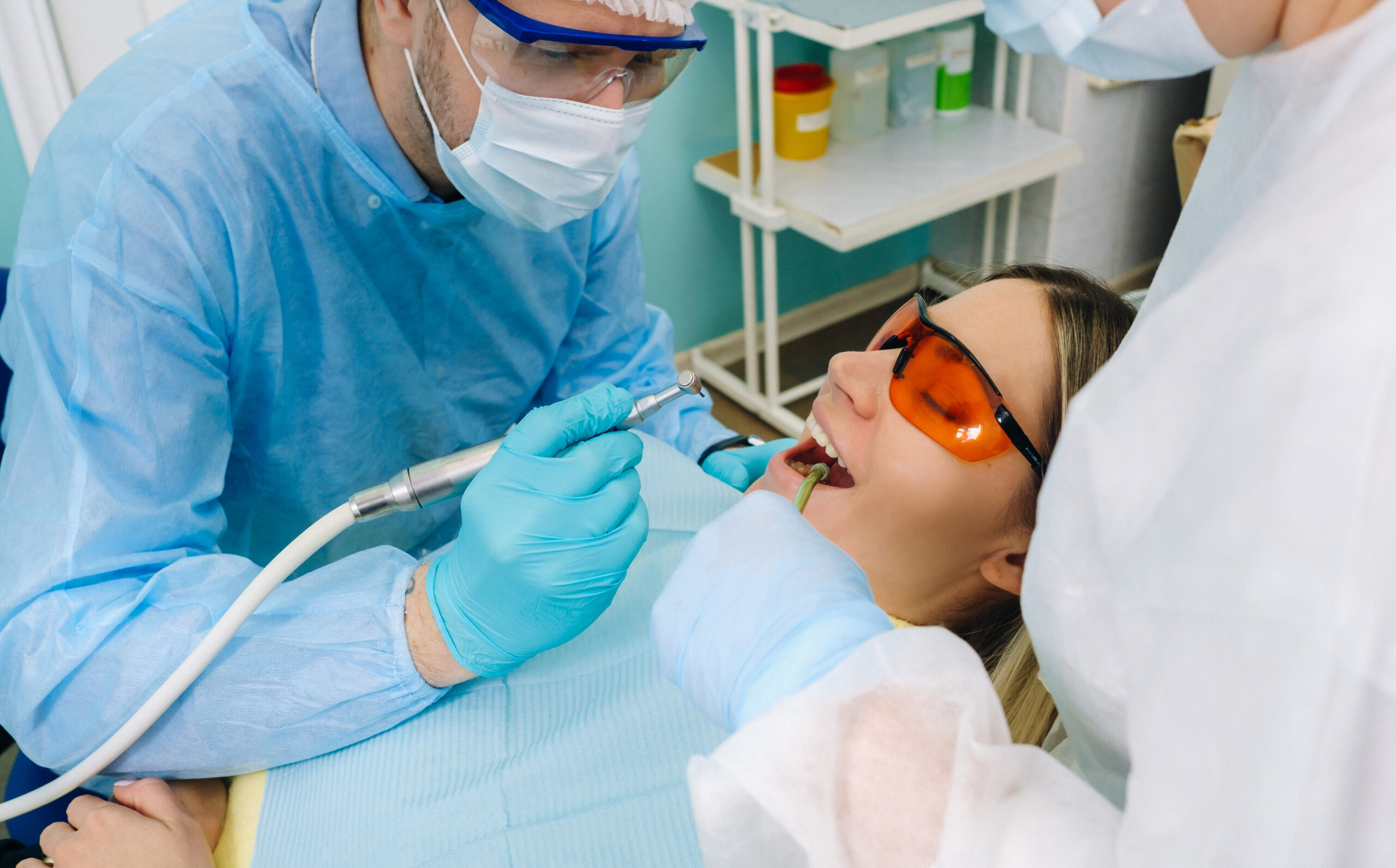 Periodontitis treatment in Tashkent: how to stop inflammation and save gums